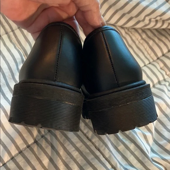 Qupid Black Loafers Timeless Slip-On Design - Picture 5 of 6